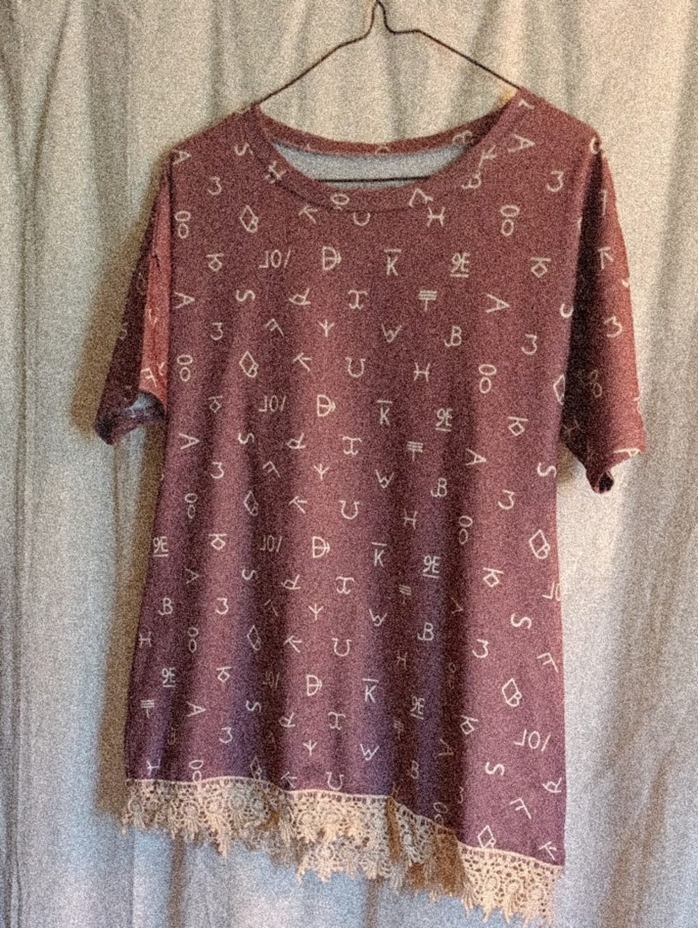 Women's Mauve Graphic Lace-Hem Tee